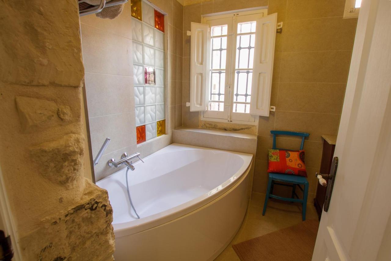 Town House Steeped In History Villa Рабат Екстериор снимка