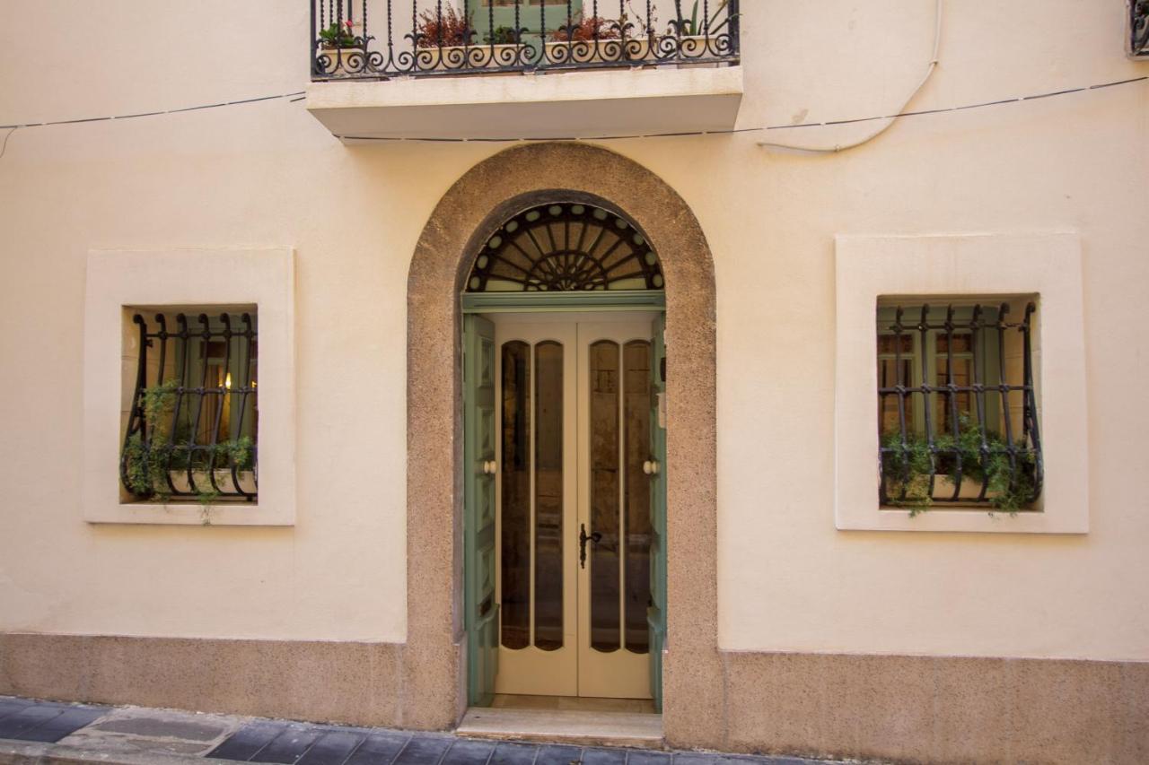 Town House Steeped In History Villa Рабат Екстериор снимка