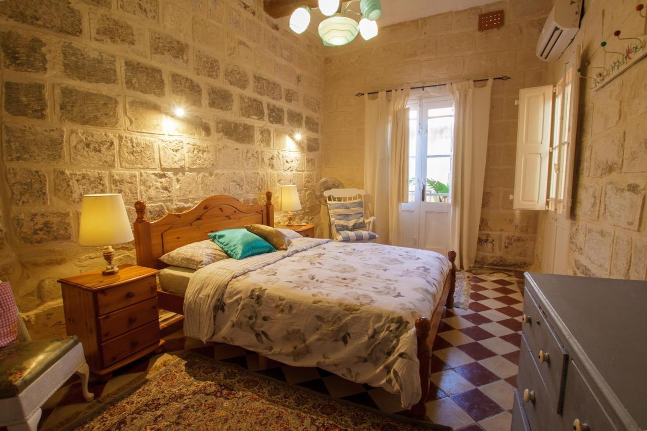 Town House Steeped In History Villa Рабат Екстериор снимка